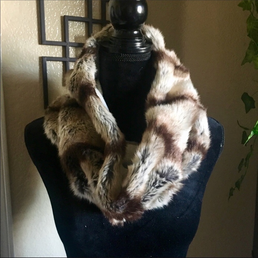 Vera Wang Faux Fur Scarf